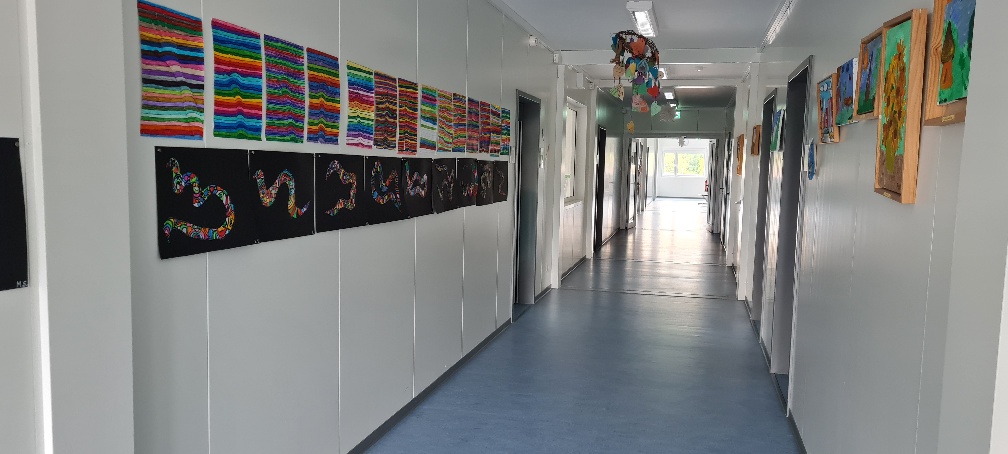 Ab geht es durch die Interimsschule